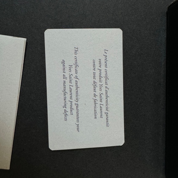 Yves Saint Laurent - Picture 5 of 5